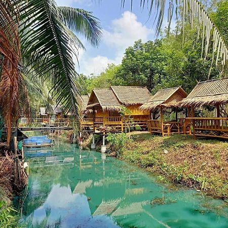 Nakhon Si Ban Na Homestay 나콘시탐마랏 외부 사진