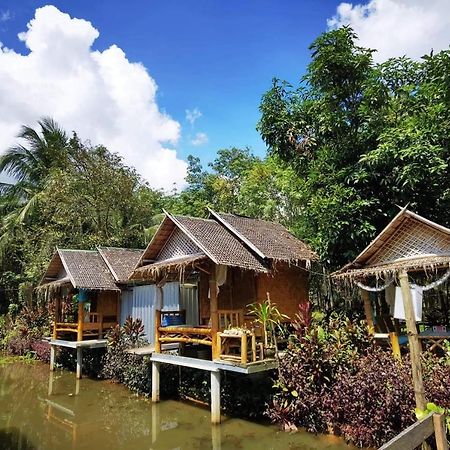 Nakhon Si Ban Na Homestay 나콘시탐마랏 외부 사진