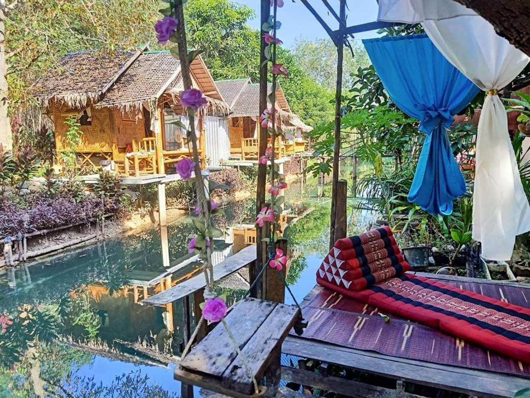 Nakhon Si Ban Na Homestay 나콘시탐마랏 외부 사진