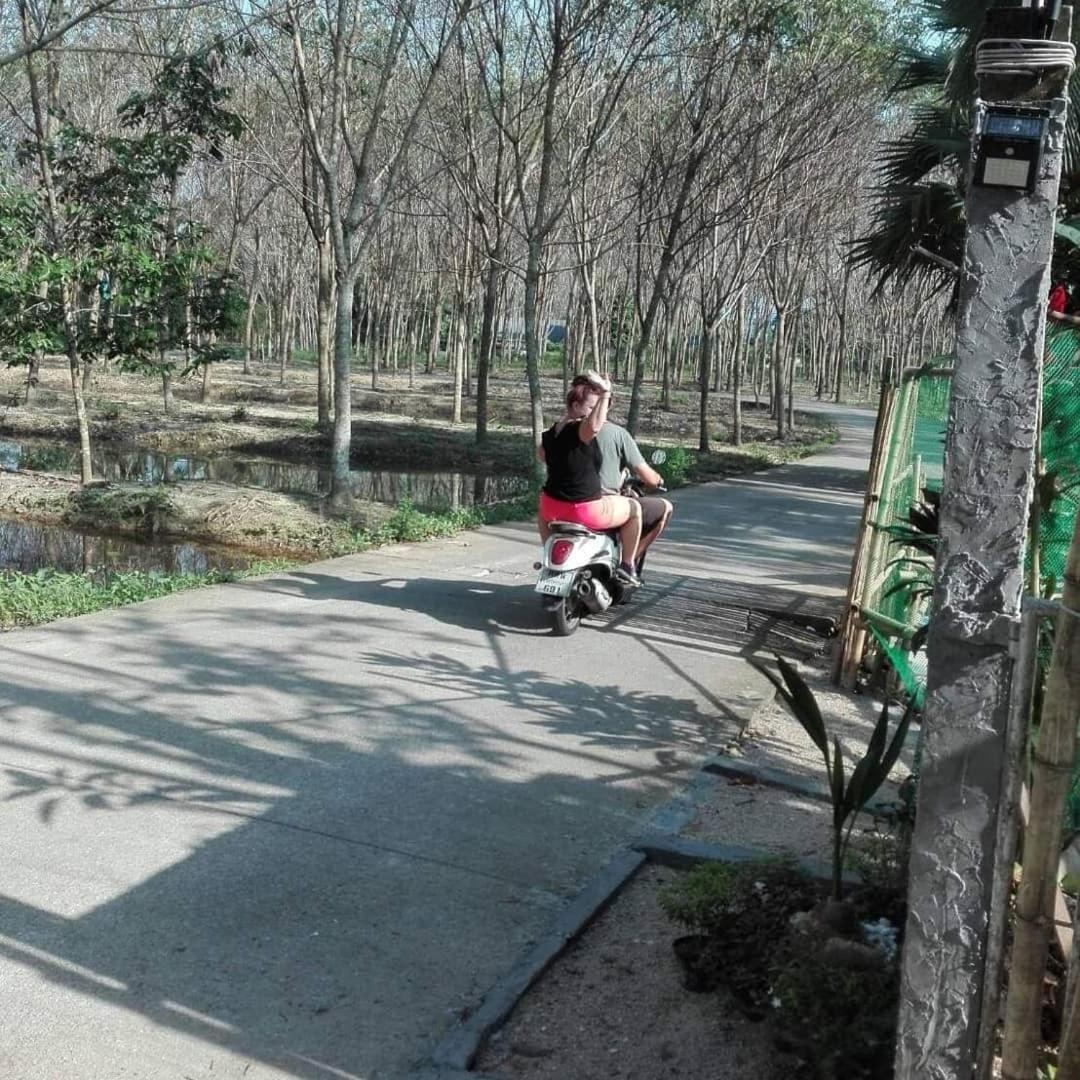 Nakhon Si Ban Na Homestay 나콘시탐마랏 외부 사진
